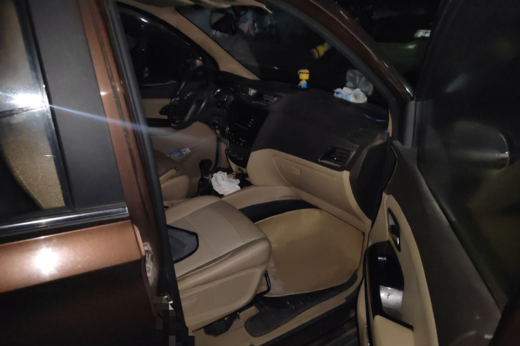 五菱汽车 五菱宏光 2015款 1.5L S1舒适国V局部细节9005