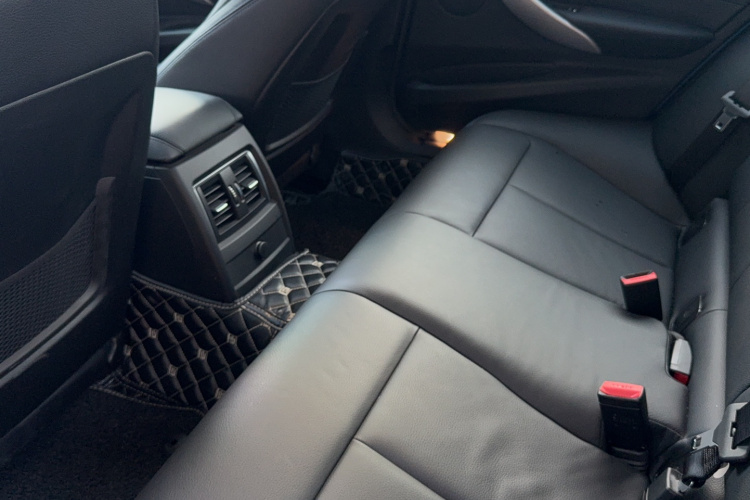 宝马3系 2018款 320i M运动套装局部细节9002