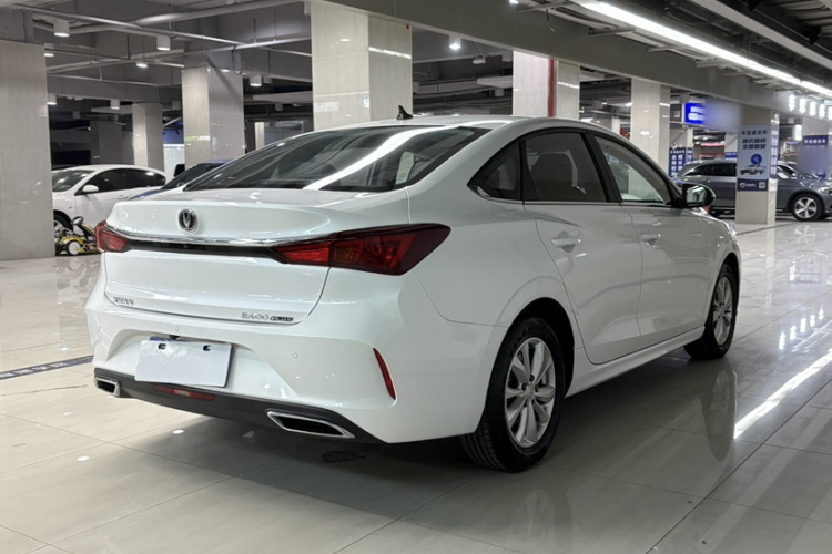 长安 逸动 2022款 PLUS 1.6L GDI CVT精英型车身外观6003