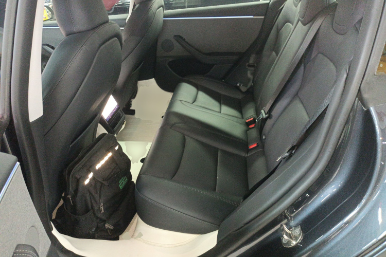 特斯拉 Model 3 2023款 后轮驱动版中控内饰7004