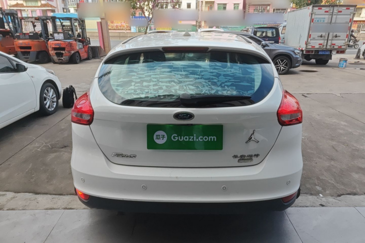 福特 福克斯 2015款 两厢 EcoBoost 125 自动超能风尚型车身外观6004