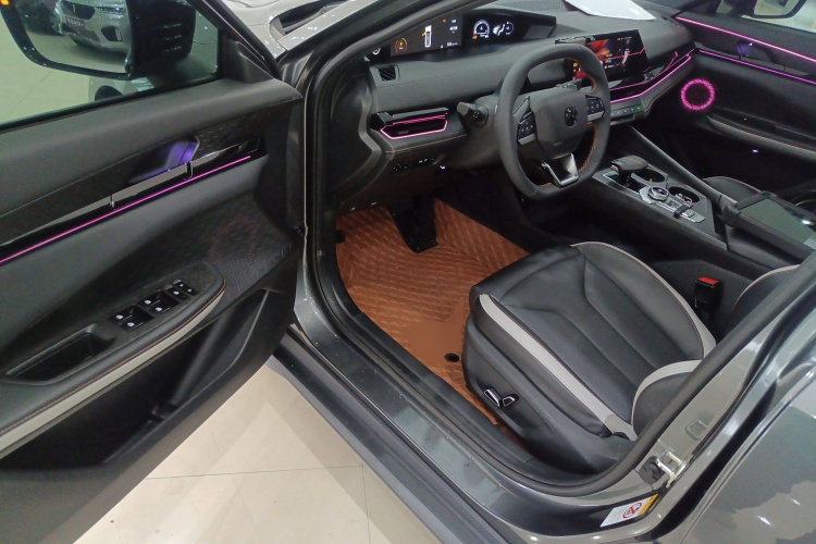 长安UNI-V 2023款 1.5T 尊贵型中控内饰7003