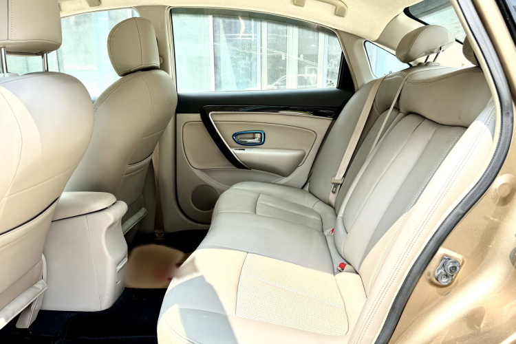 东风风神A60 2016款 1.6L 自动豪华型中控内饰7002