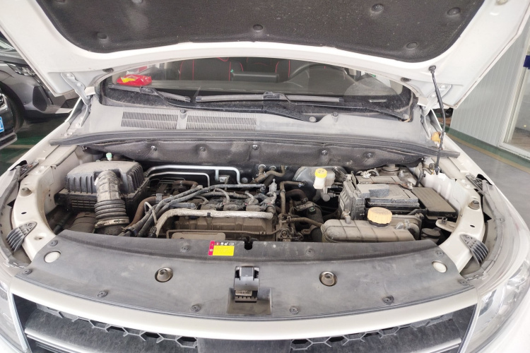 宝骏730 2019款 1.5T CVT时尚型 7座 国VI机舱底盘24