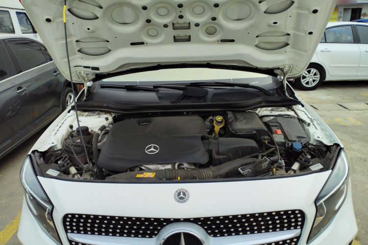 奔驰GLA 2019款 GLA 200 动感型机舱底盘24