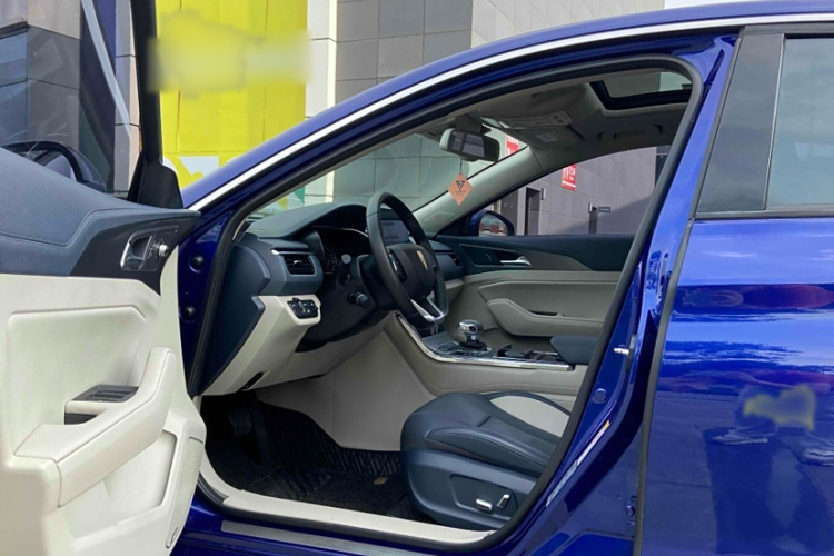 红旗H5 2020款 1.8T 自动智联旗享版中控内饰7003