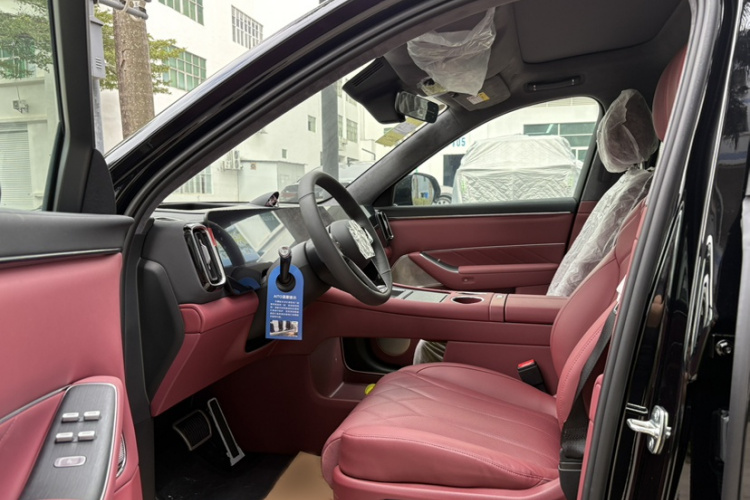 鸿蒙智行 问界M8 2025款 纯电 Ultra 六座四驱版中控内饰7002