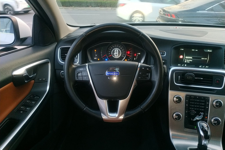 沃尔沃S60 2014款 S60L 2.0T 智远版中控内饰13