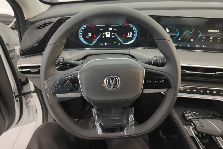 长安 逸动 2025款 PLUS 1.4T 双离合高能版中控内饰13