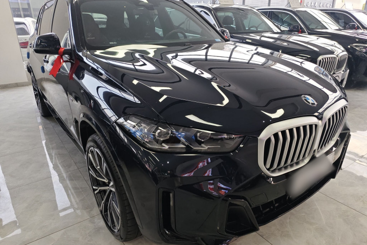 宝马X5 2023款 xDrive 40Li M运动曜夜套装车身外观6002