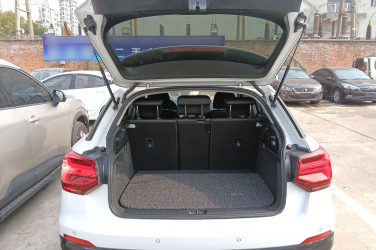 奥迪Q2L 2020款 35 TFSI 进取动感型机舱底盘23