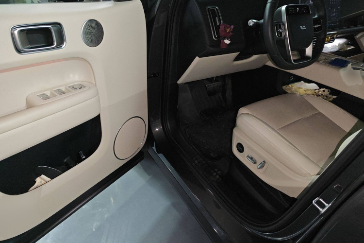 理想汽车 理想L6 2024款 Max中控内饰7003