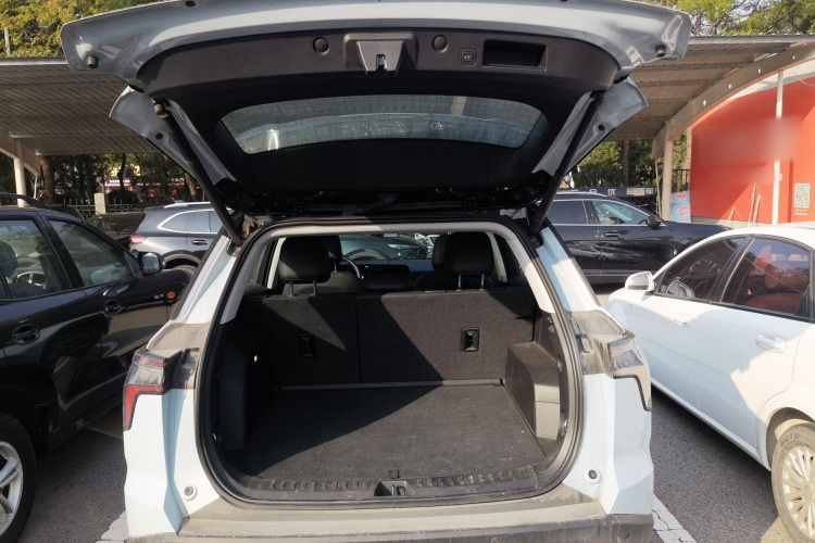 雪佛兰 探界者Plus 2024款 102km RS 至臻版机舱底盘23