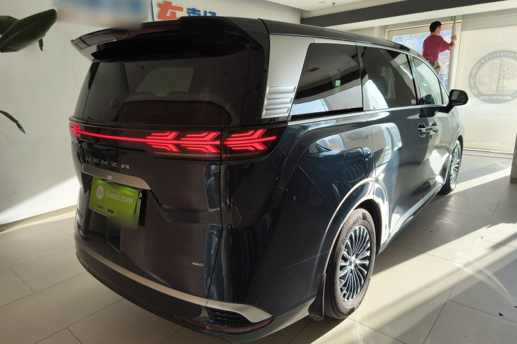 腾势D9 2022款 DM-i 970 四驱旗舰型车身外观7