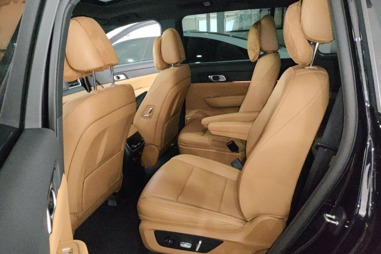 理想汽车 理想ONE 2021款 增程6座版中控内饰7004