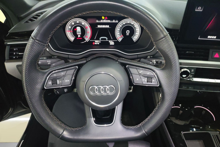 奥迪A4L 2024款 40 TFSI quattro RS套件燃速型中控内饰13