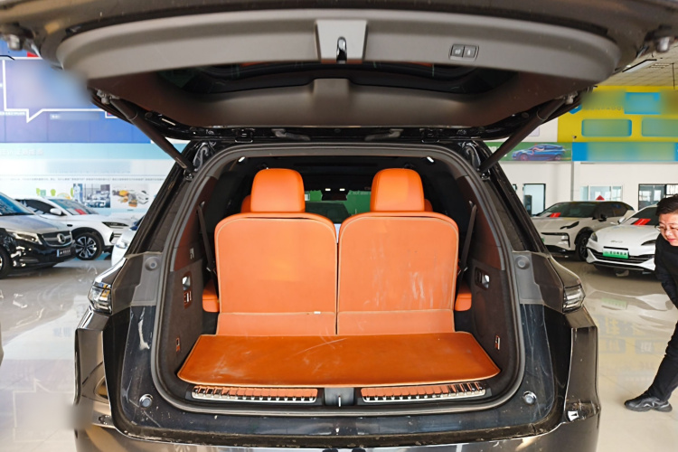 理想汽车 理想L9 2024款 Ultra机舱底盘23