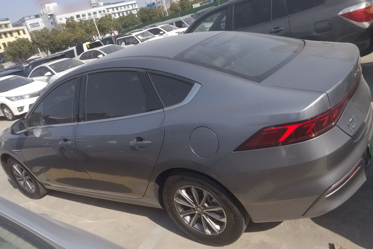 比亚迪 秦PLUS 2024款 荣耀版 DM-i 55KM领先型车身外观4