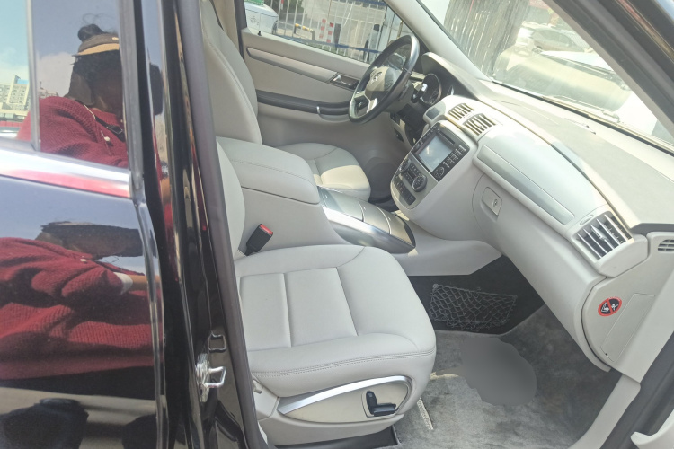 奔驰R级 2011款 R 300 L 商务型局部细节41