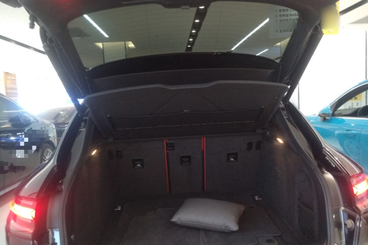 保时捷 2020款 Macan 2.0T机舱底盘23