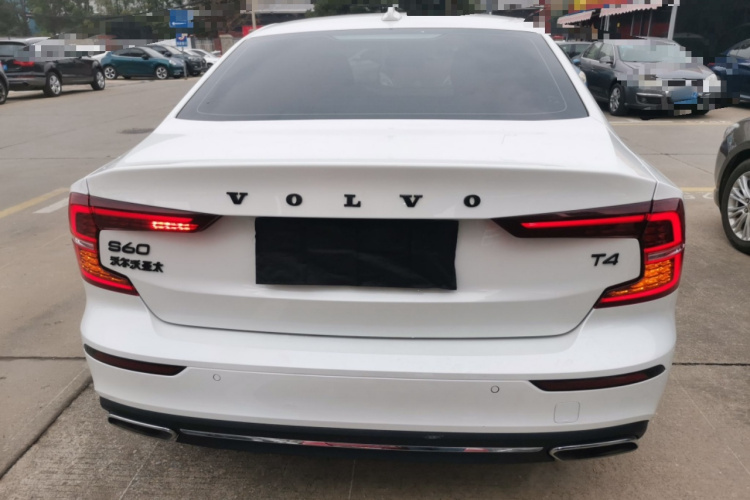 沃尔沃S60 2021款 T4 智逸豪华版车身外观6