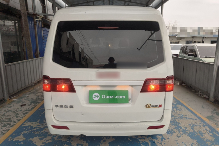 金杯 金海狮M经典 2022款 1.5L 工程狮客车 6座车身外观6