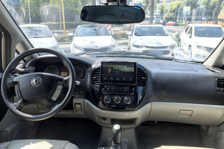 东风风行 菱智 2016款 M3 1.6L 7座豪华型 国IV中控内饰7001