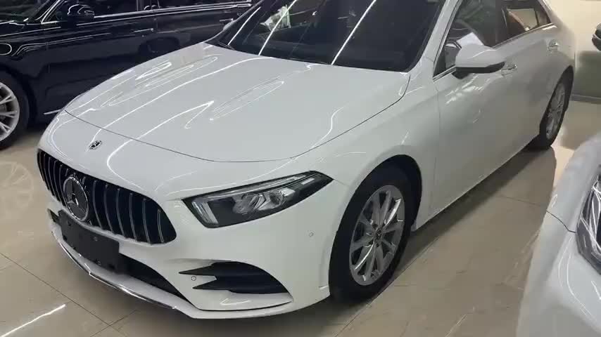 奔驰A级 2022款 改款 A 200 L 运动轿车时尚型实拍1