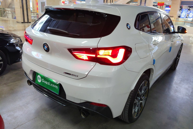 宝马X2 2023款 xDrive 25i 曜熠版车身外观7