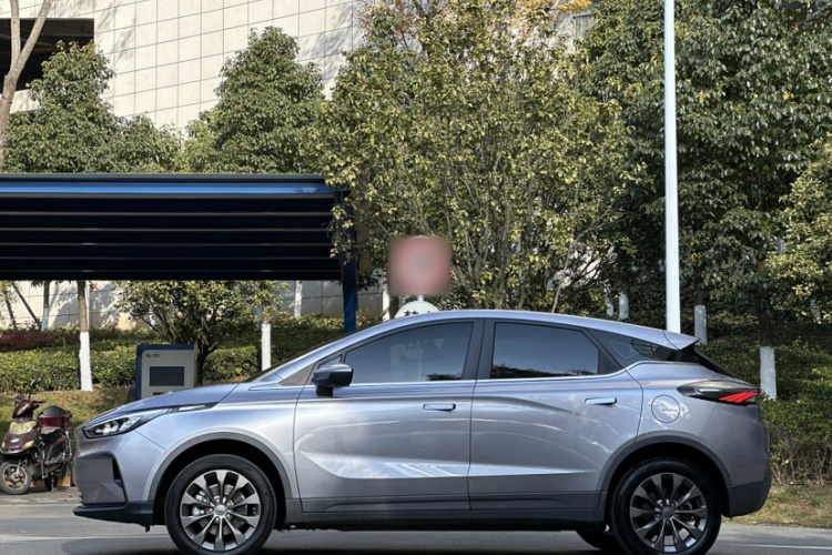 吉利几何C 2022款 蓝莓C400车身外观6006