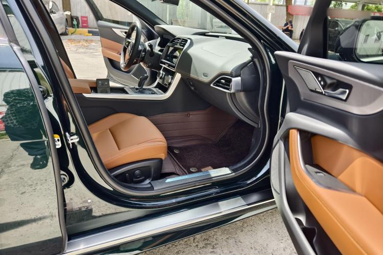 捷豹XEL 2024款 2.0T 250PS R-DYNAMIC S进取运动版中控内饰7008