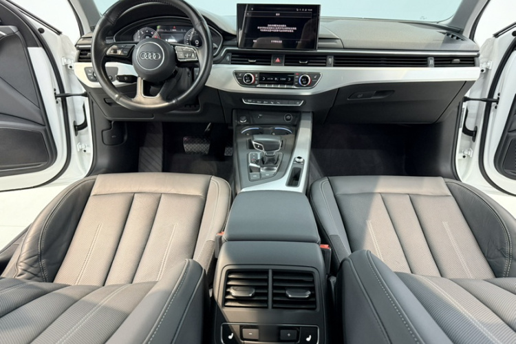 奥迪A4L 2020款 40 TFSI 豪华致雅型中控内饰7002