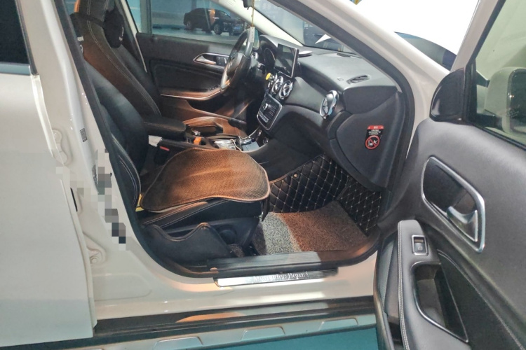 奔驰GLA 2018款 GLA 200 动感型局部细节9005