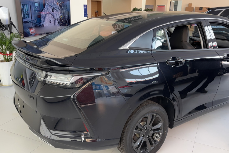 东风风神 奕炫 2024款 1.5L 自动劲速版车身外观6003