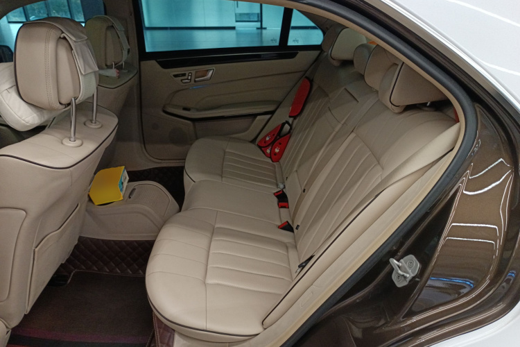 奔驰E级 2015款 E 200 L 运动型中控内饰21