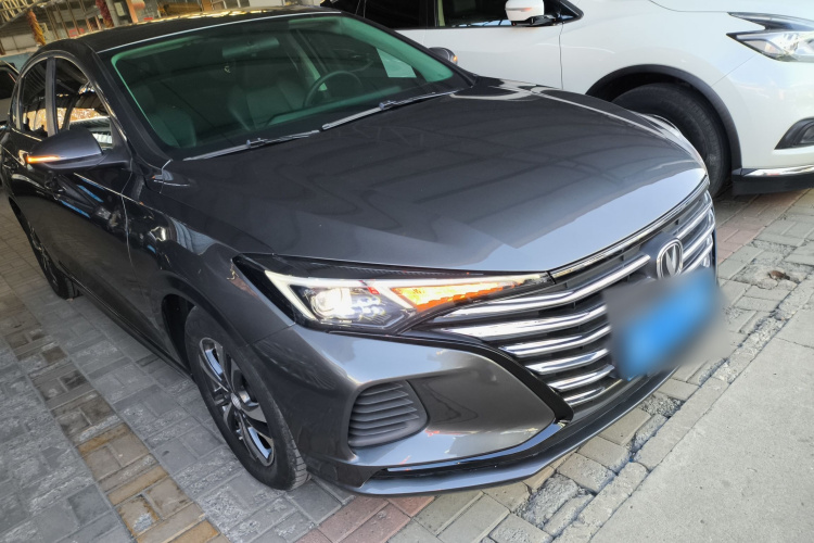 长安 逸动 2022款 PLUS 1.6L GDI CVT豪华型车身外观3