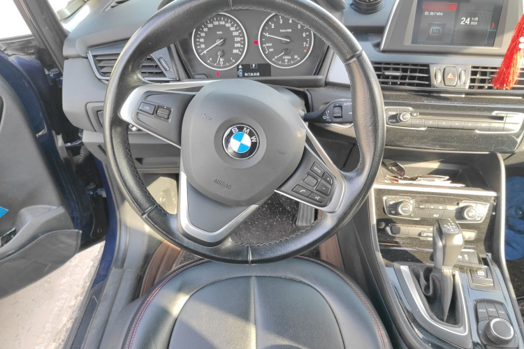 宝马2系旅行车 2016款 218i 领先型局部细节13