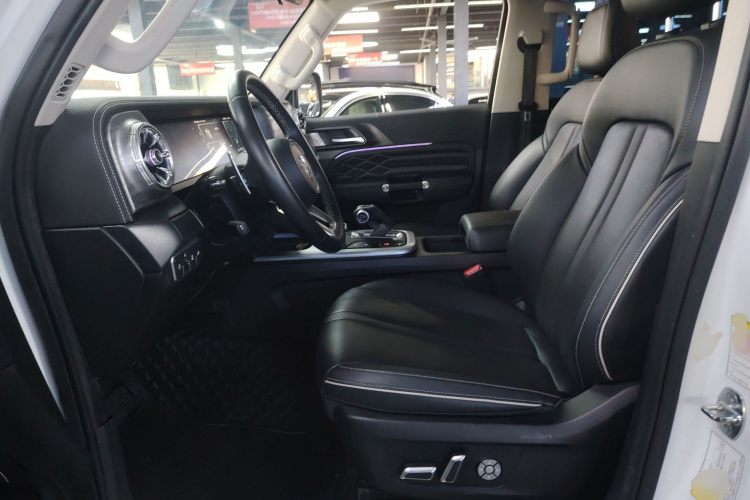 坦克300 2023款 越野版 2.0T 征服者中控内饰19