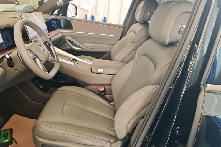 腾势N9 2025款 尊荣型中控内饰19