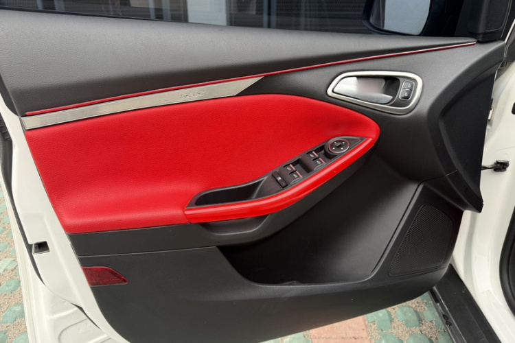 福特 福克斯 2015款 两厢 1.6L 自动舒适型中控内饰7004