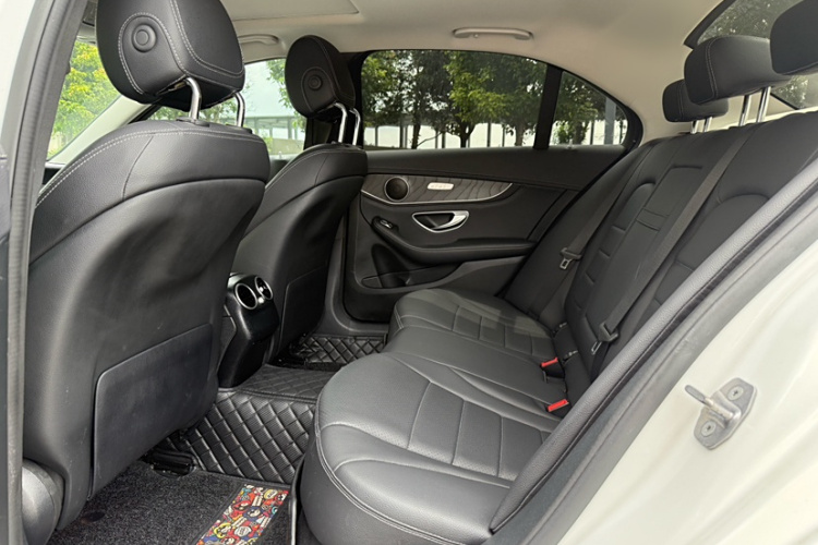 奔驰C级 2018款 C 180 L 时尚型运动版中控内饰7007