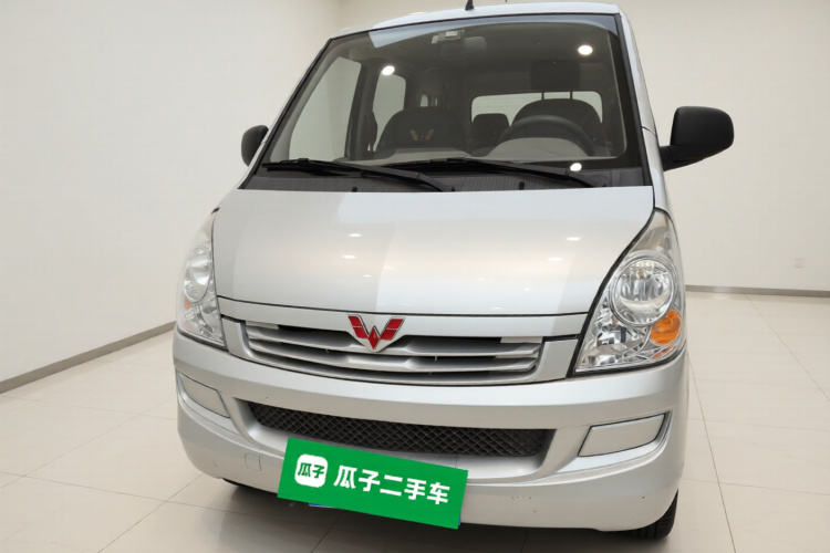 五菱汽车 五菱荣光 2014款 1.2L S 标准型车身外观2