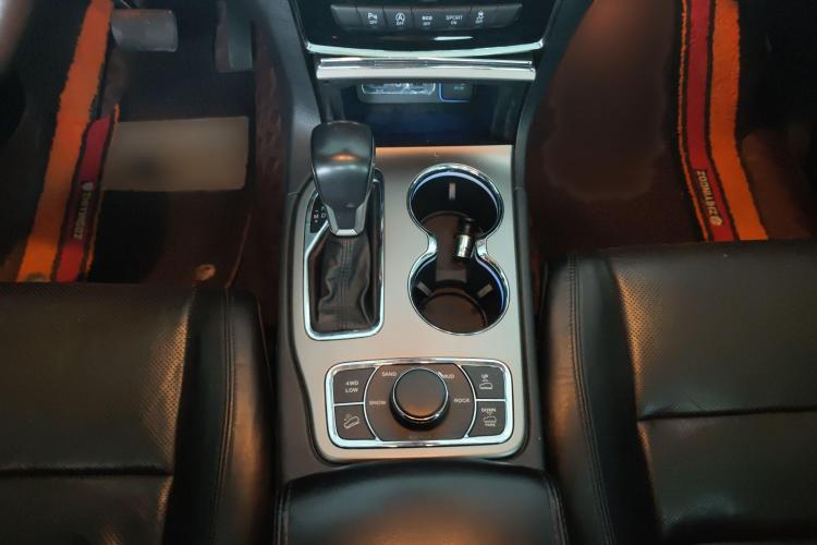 Jeep 大切诺基(进口) 2020款 3.0L 精英导航版中控内饰18