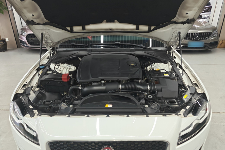 捷豹XFL 2018款 XFL 2.0T 250PS 豪华版机舱底盘24