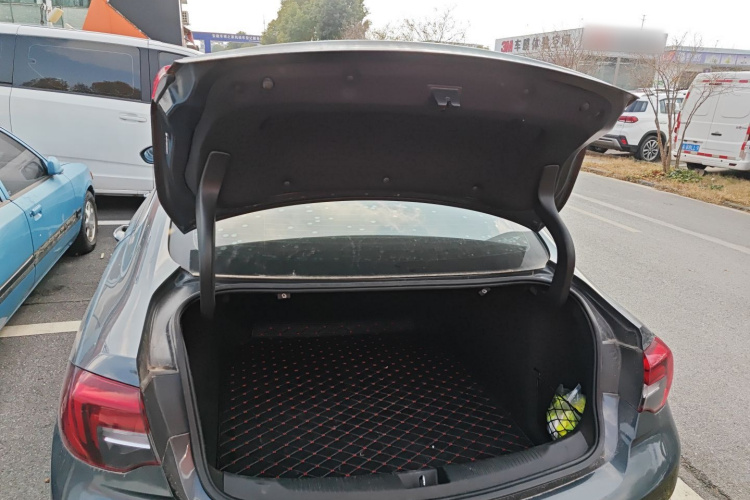 别克 君威 2019款 20T 豪华型 国VI机舱底盘23