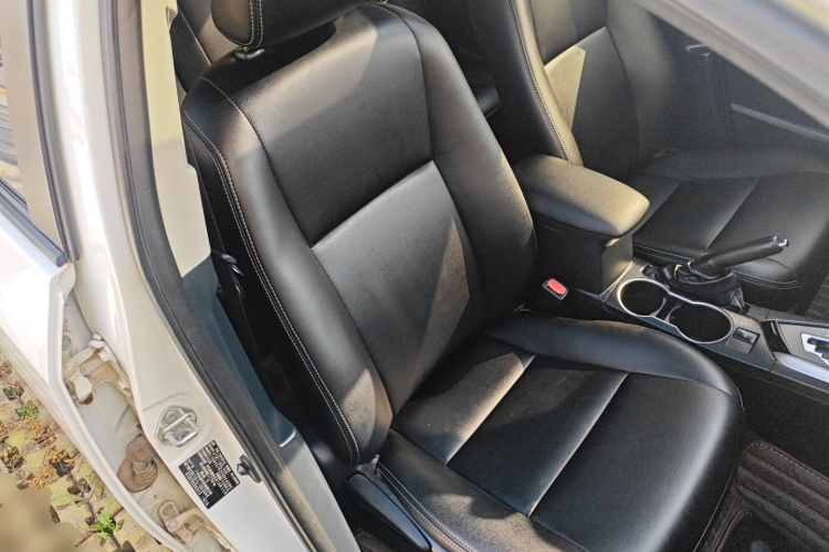 丰田 雷凌 2014款 1.6G CVT精英版局部细节41