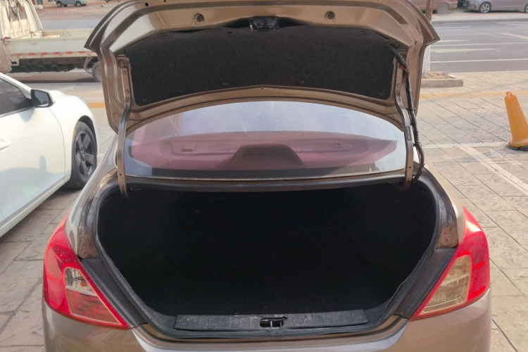 日产 阳光 2015款 1.5XE CVT舒适版机舱底盘23