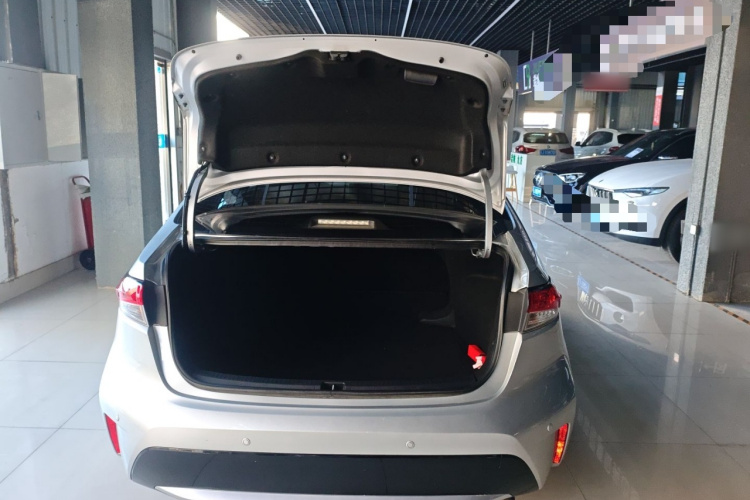 丰田 雷凌 2019款 185T CVT豪华版 国VI机舱底盘23