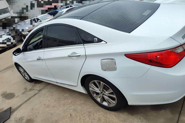 现代 索纳塔 2014款 2.0L 自动豪华版车身外观4