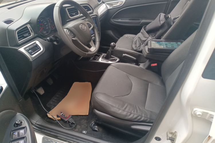 一汽 骏派D60 2016款 1.5L 手动豪华型中控内饰19